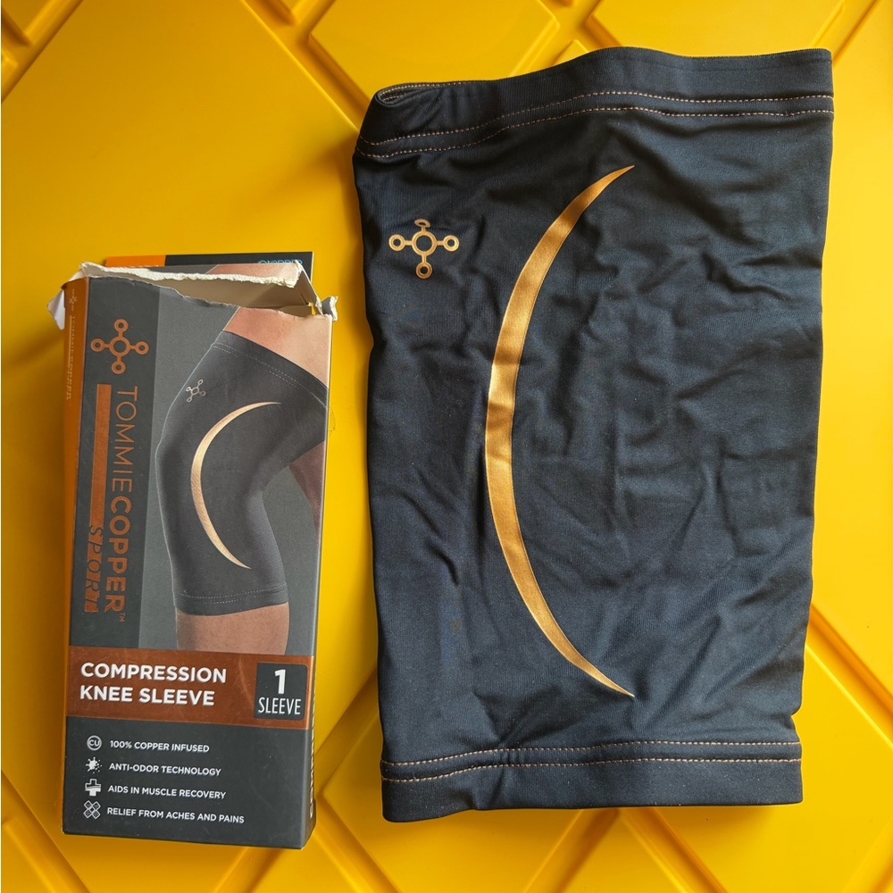 Tommie Copper Sport Compression Knee Support Sleeve - L/XL: Joint Support